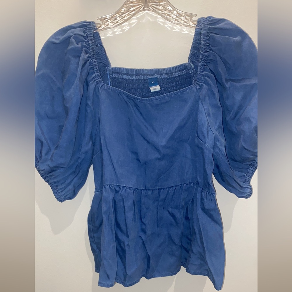 Women’s Old Navy Chambray Puffed Sleeve Blouse (size xs)